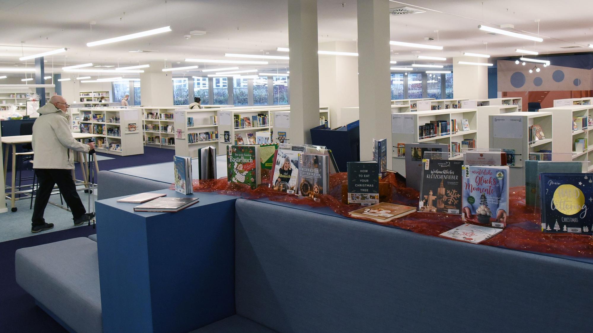 Die Zahl der Anmeldungen in der Bibliothek ist gestiegen.