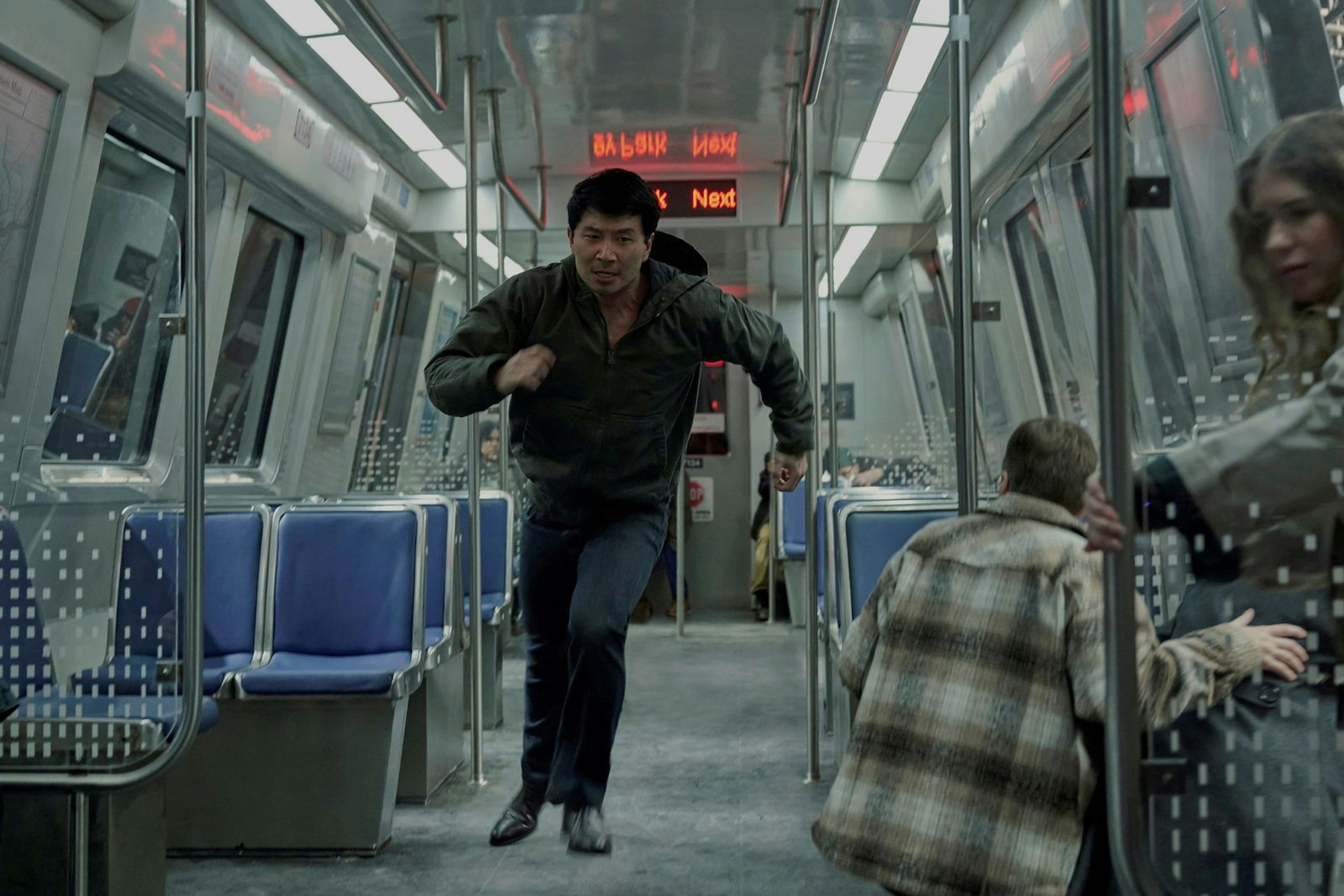 Wem kann Alexander (Simu Liu) noch vertrauen? (Bild: 2025 Peacock TV LLC)