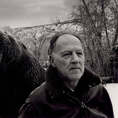 Das Bild zeigt Werner Herzog am Set des Films „Grizzly Man“. Foto:IMAGO / EntertainmentPictures