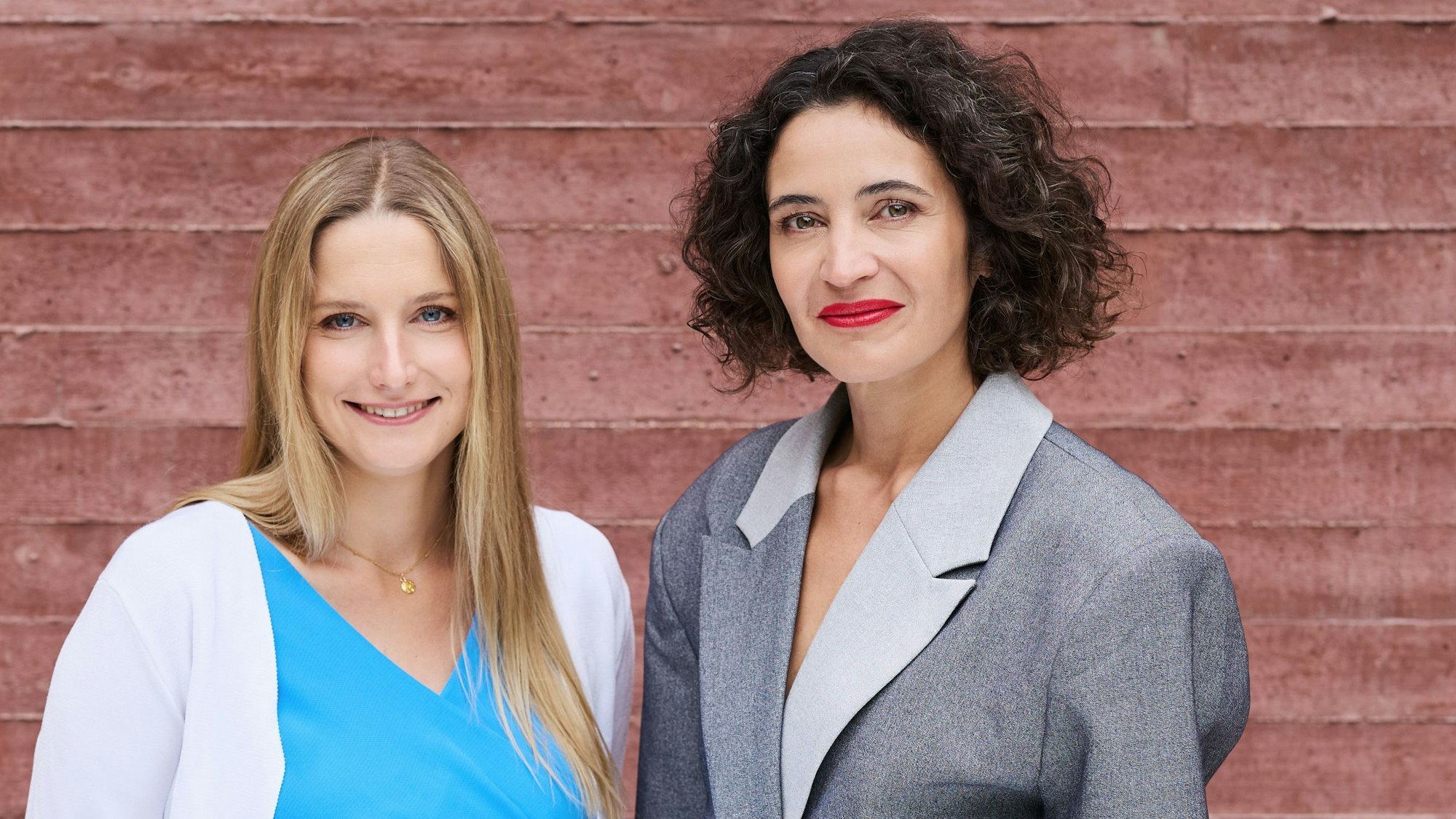 HANDOUT - 16.07.2025, -: Josephine Ballon (l) und Anna-Lena von Hodenberg (r), Geschäftsführerinnen der Organisation HateAid. Die US-Regierung hat ein Einreiseverbot gegen die beiden HateAid-Geschäftsführerinnen Josephine Ballon und Anna-Lena von Hodenberg wegen angeblicher Zensur amerikanischer Online-Plattformen verhängt. Foto: Sven Serkis/HateAid/dpa - ACHTUNG: Nur zur redaktionellen Verwendung im Zusammenhang mit der aktuellen Berichterstattung und nur mit vollständiger Nennung des vorstehenden Credits +++ dpa-Bildfunk +++