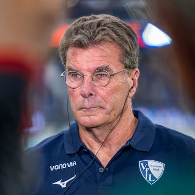 Enttäuschung bei Dieter Hecking über das Aus in Bochum. (Archivbild)