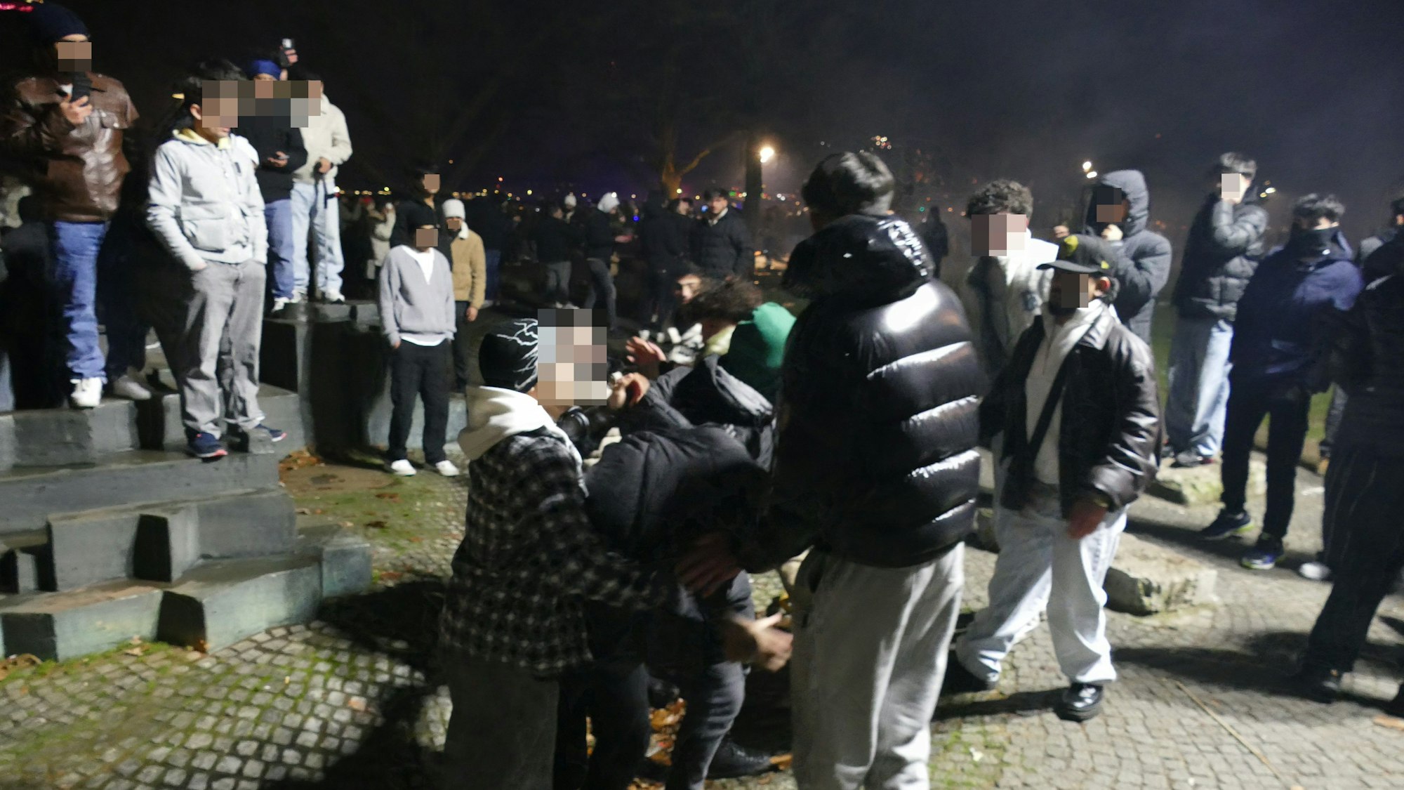 Schlägerei am Kölner Rheinufer in der Silvesternacht