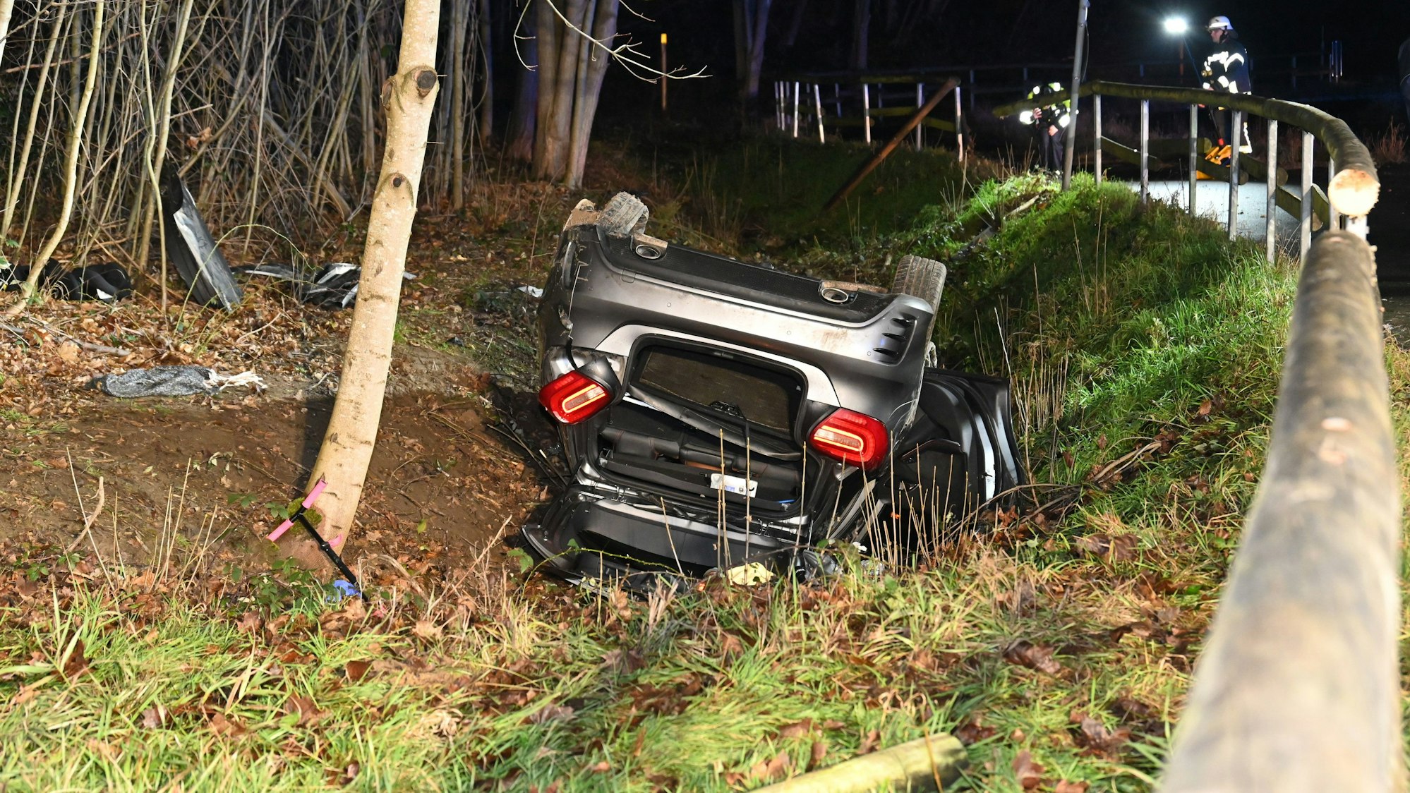Das Auto landete in einem Graben neben der L361.