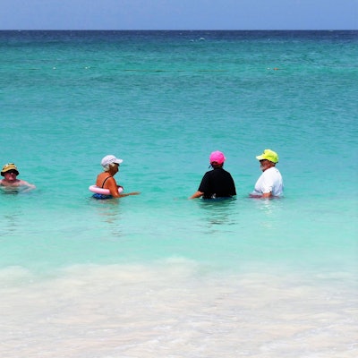 Viele Deutsche haben Sehnsucht nach Sonne an einem Traumstrand. (Symbolbild)