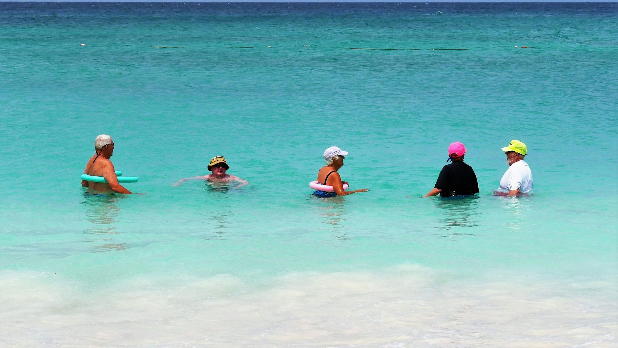 Viele Deutsche haben Sehnsucht nach Sonne an einem Traumstrand. (Symbolbild)