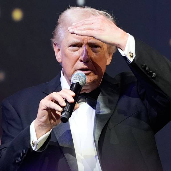 US-Präsident Donald Trump spricht bei einer Silvesterfeier in seinem Club Mar-a-Lago