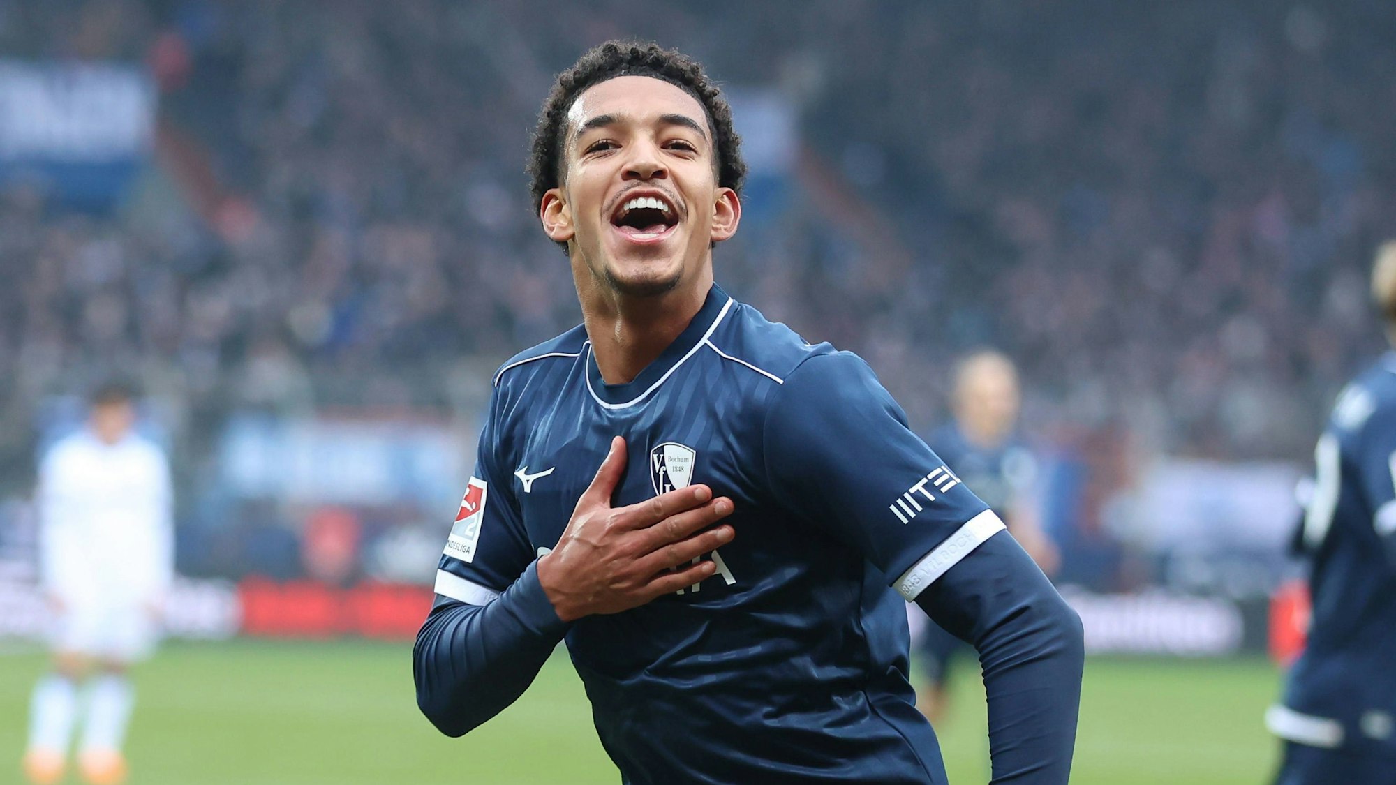 Francis Onyeka geht als Leihspieler von Bayer 04 Leverkusen für den VfL Bochum auf Torejagd