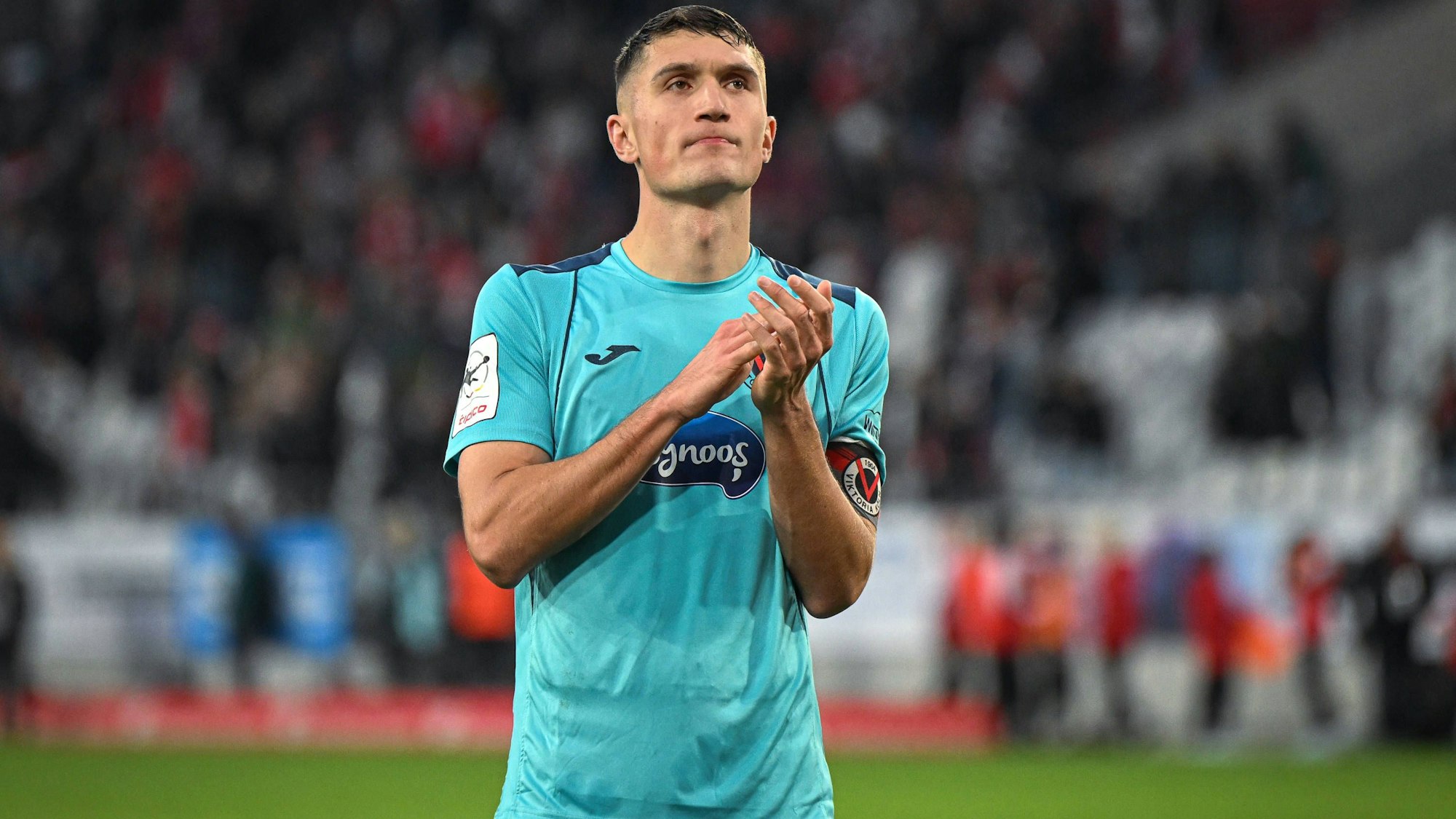 Deutschland, Fußball, 3. Liga, 11. Spieltag, 2025/2026, Rot-Weiss Essen vs FC Viktoria Köln, 18.10.2025, Stadion an der Hafenstrasse, Essen, Deutschland, enttäuschter Christoph Greger FC Viktoria Köln, 15 *** Germany, Football, 3 Liga, Matchday 11, 2025 2026, Rot Weiss Essen vs FC Viktoria Köln, 18 10 2025, Stadion an der Hafenstrasse, Essen, Germany, disappointed Christoph Greger FC Viktoria Köln, 15 Copyright: xMarkusxVerwimpx