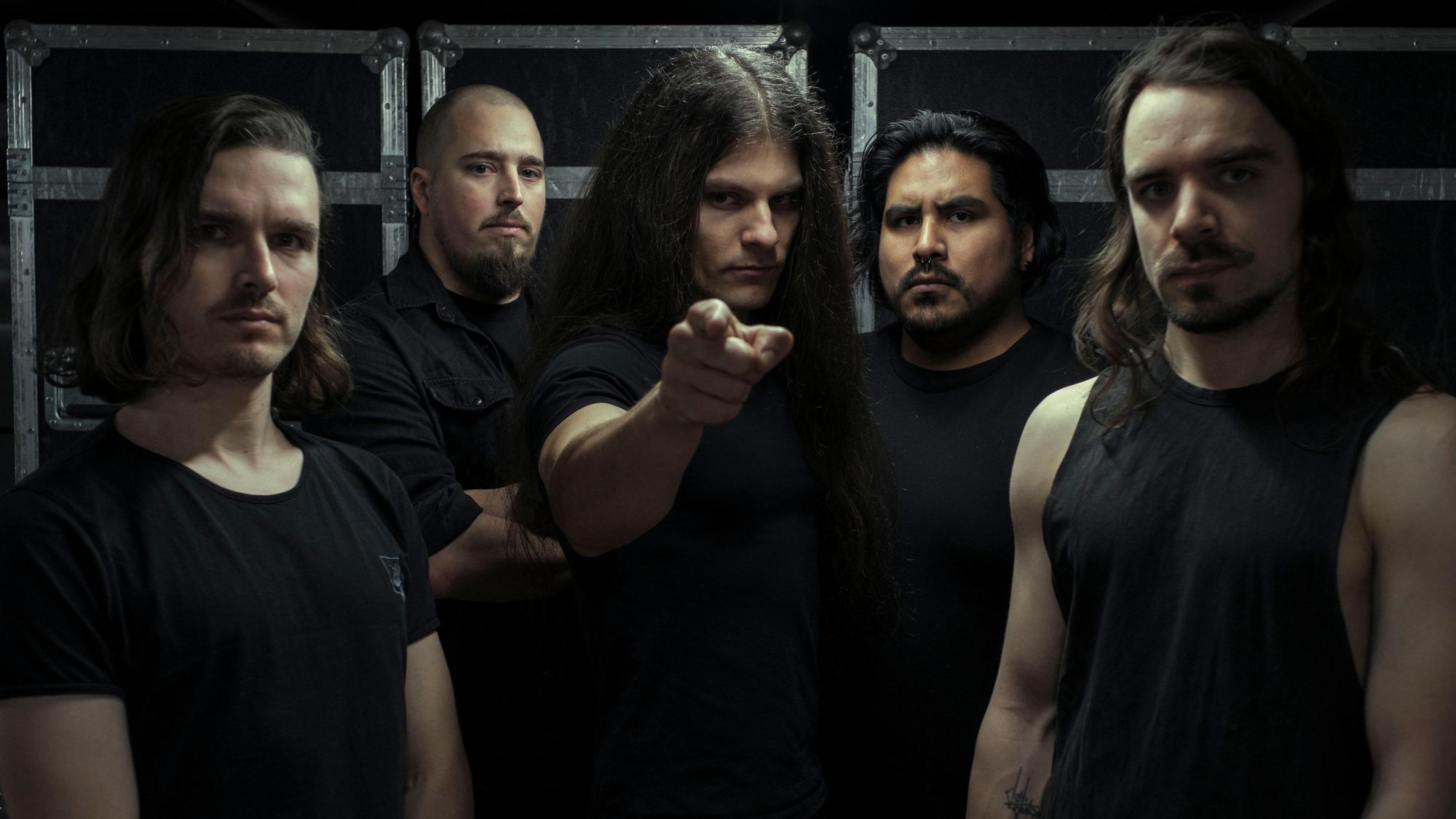 Zu sehen ist die Band Calibre Infinite.