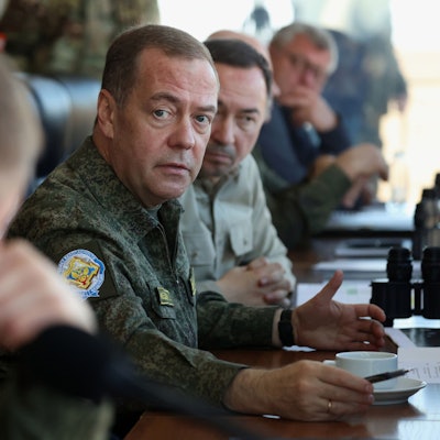 Dmitri Medwedew, stellvertretender Vorsitzender des russischen Sicherheitsrates und Vorsitzender der Partei „Einiges Russland“, besucht das Testgelände Kapustin Yar in der Region Astrachan. (Archivbild)