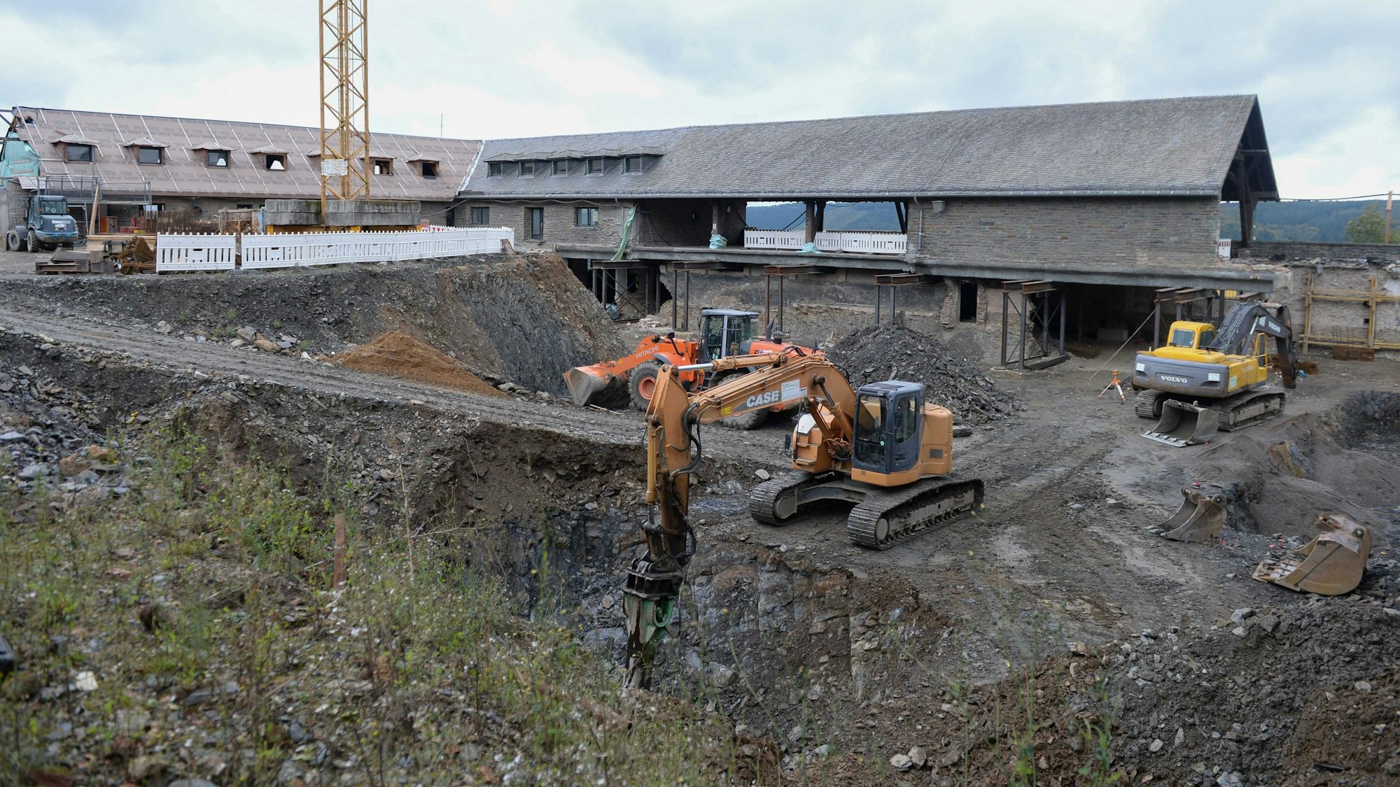 Das Archivfoto von den Bauarbeiten in Vogelsang zeigt ein großes Loch, wo Erde abgetragen wurde.