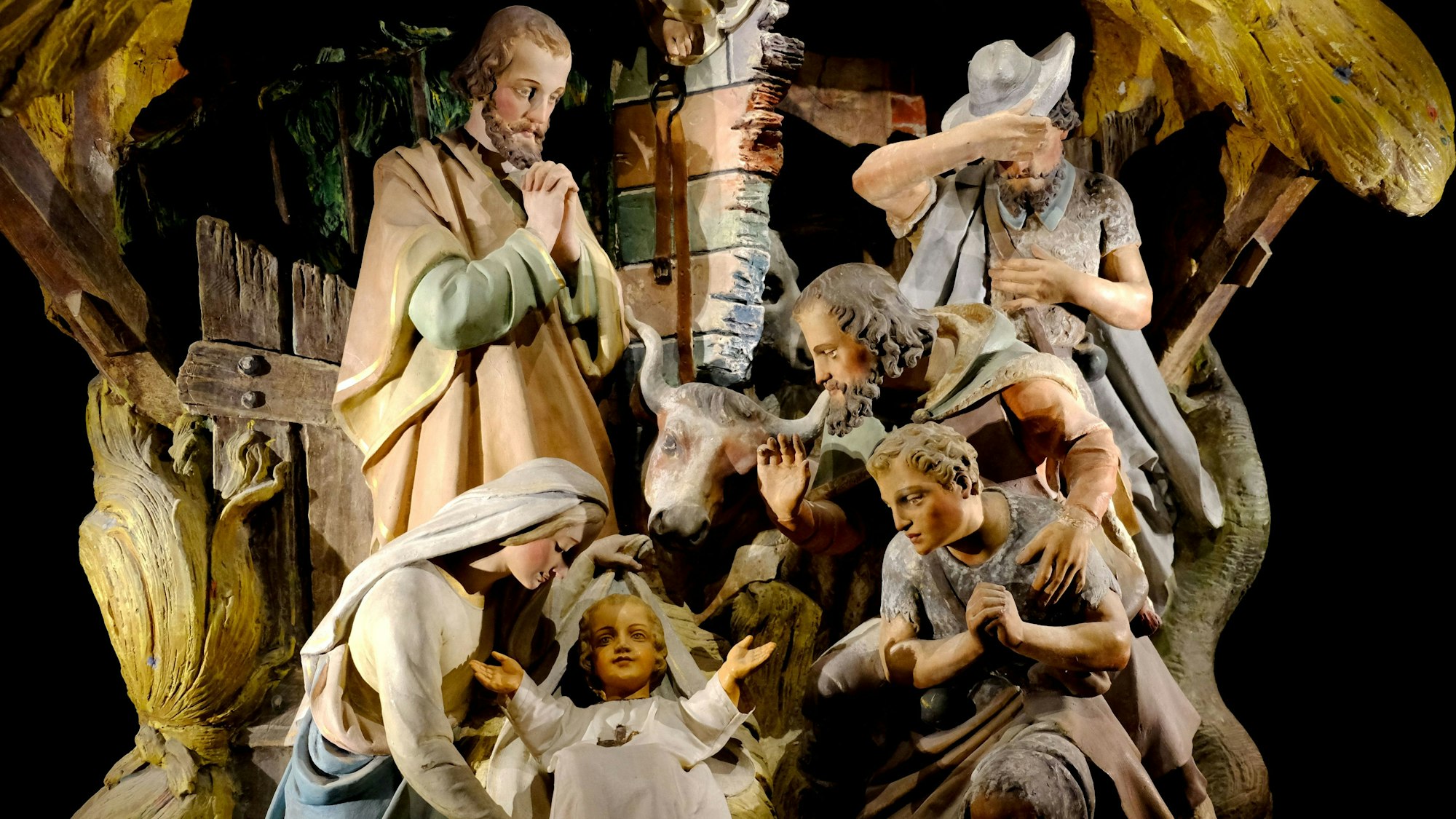 Krippen aus aller Welt zeigt Michael Balter in der Ausstellung Ars Krippana an der deutsch-belgischen Grenze in Hellenthal-Losheim.