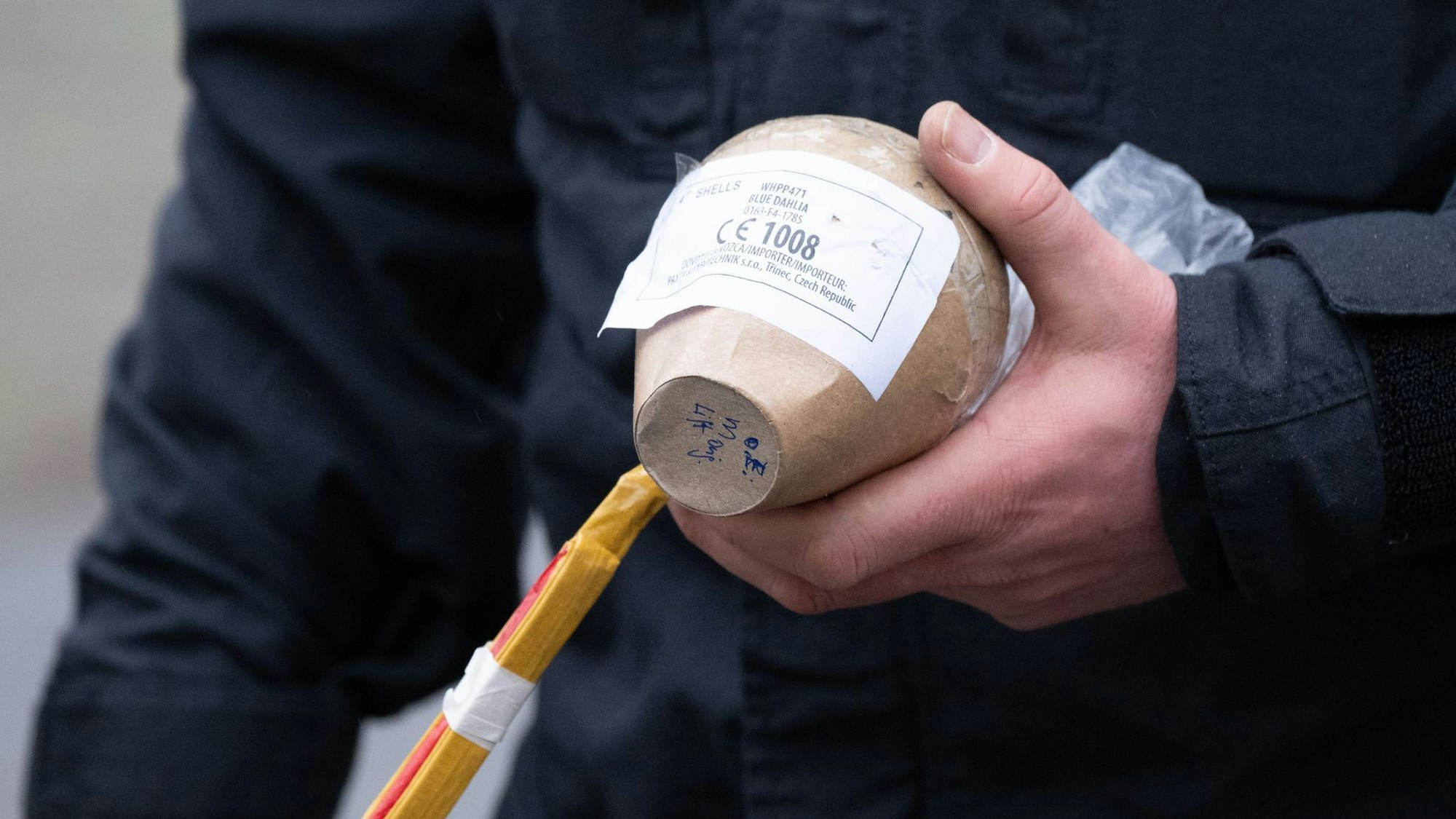 Im Fall eines schwerstverletzten Kindes in Berlin wird vermutet, dass eine illegale Kugelbombe im Spiel gewesen sein könnte. (Archivbild)