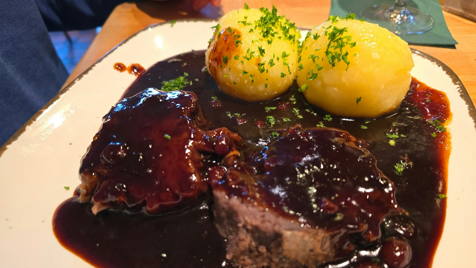 Sauerbraten mit Klößen