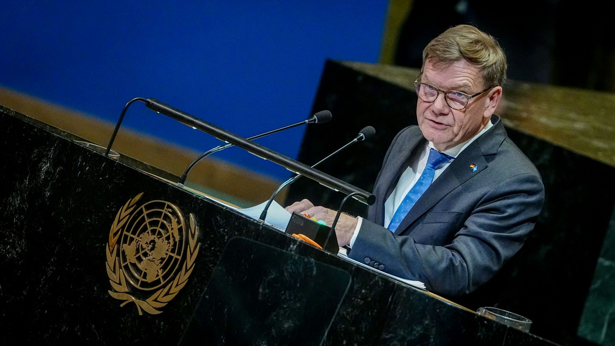 Das Bild zeigt Johann Wadephul (CDU), Außenminister, bei der Generaldebatte der UN-Vollversammlung in New York. Foto: Kay Nietfeld/dpa