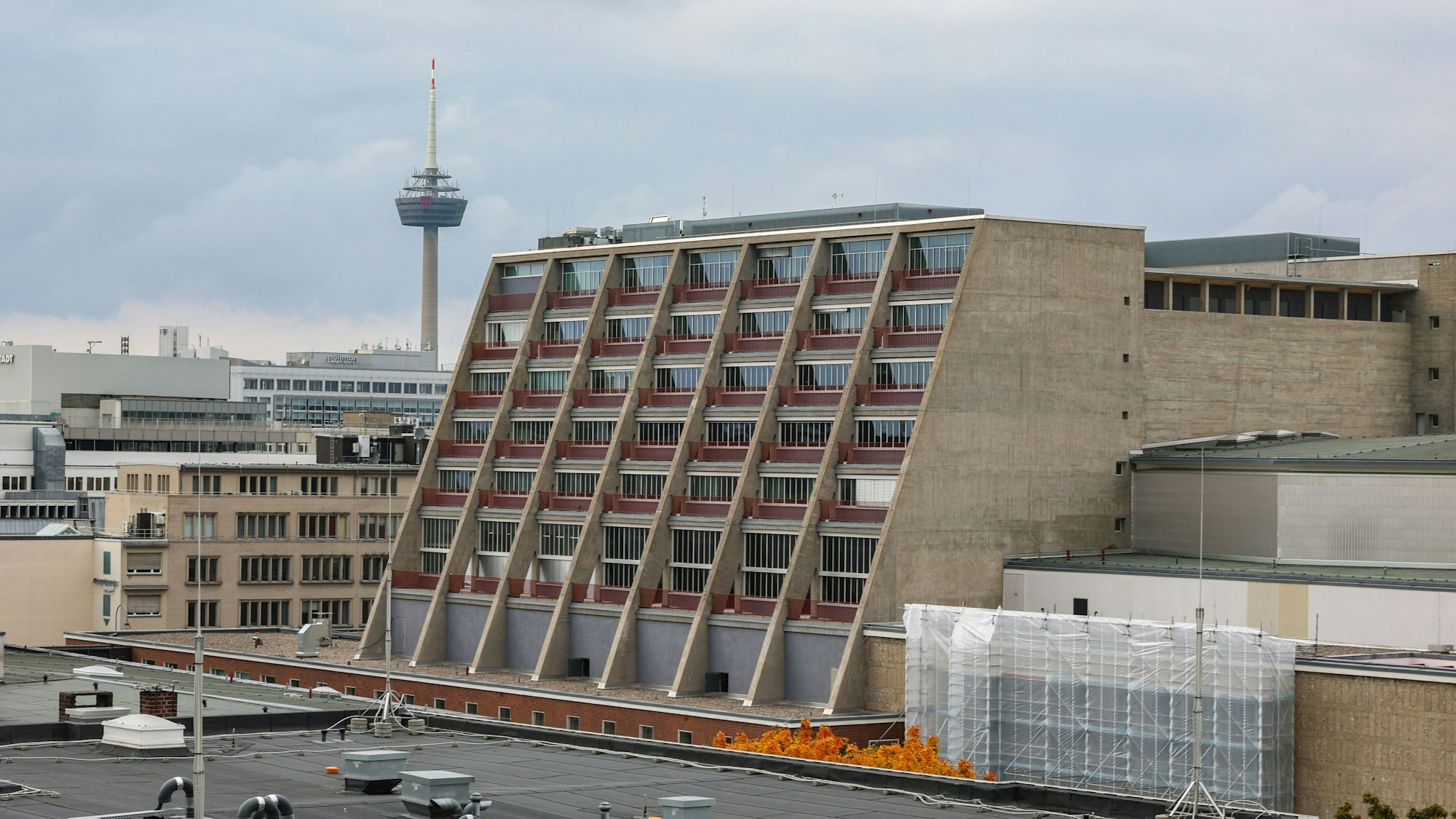 08.10.2025
Köln:
Oper und Schauspielhaus
14 Jahre nach Beginn der Sanierungsarbeiten ist es soweit: Die Oper und das Schauspielhaus in Köln sollen am 24. September 2026 wieder in Betrieb gehen.
Übersichtsaufnahme
Foto: Martina Goyert