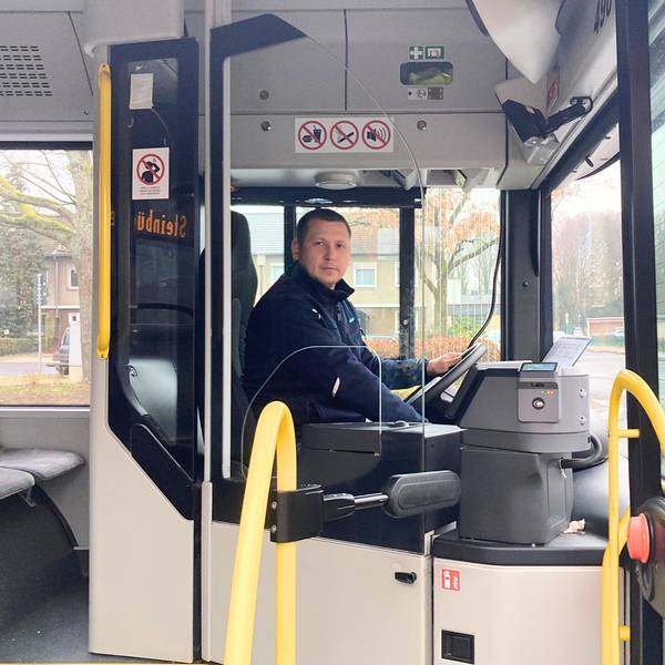 Oleksandr Pochenkov kam 2022 aus Charkiw in der Ukraine nach Leverkusen. Seit einer Umschulung ist er als Busfahrer für die Wupsi unterwegs.