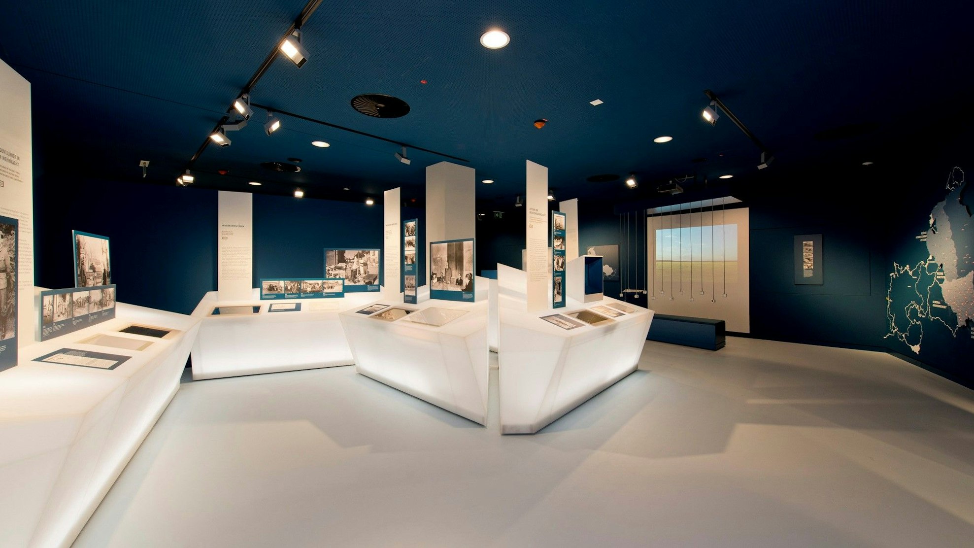 Das Foto zeigt einen Teil der Ausstellung zur NS-Historie in Vogelsang.