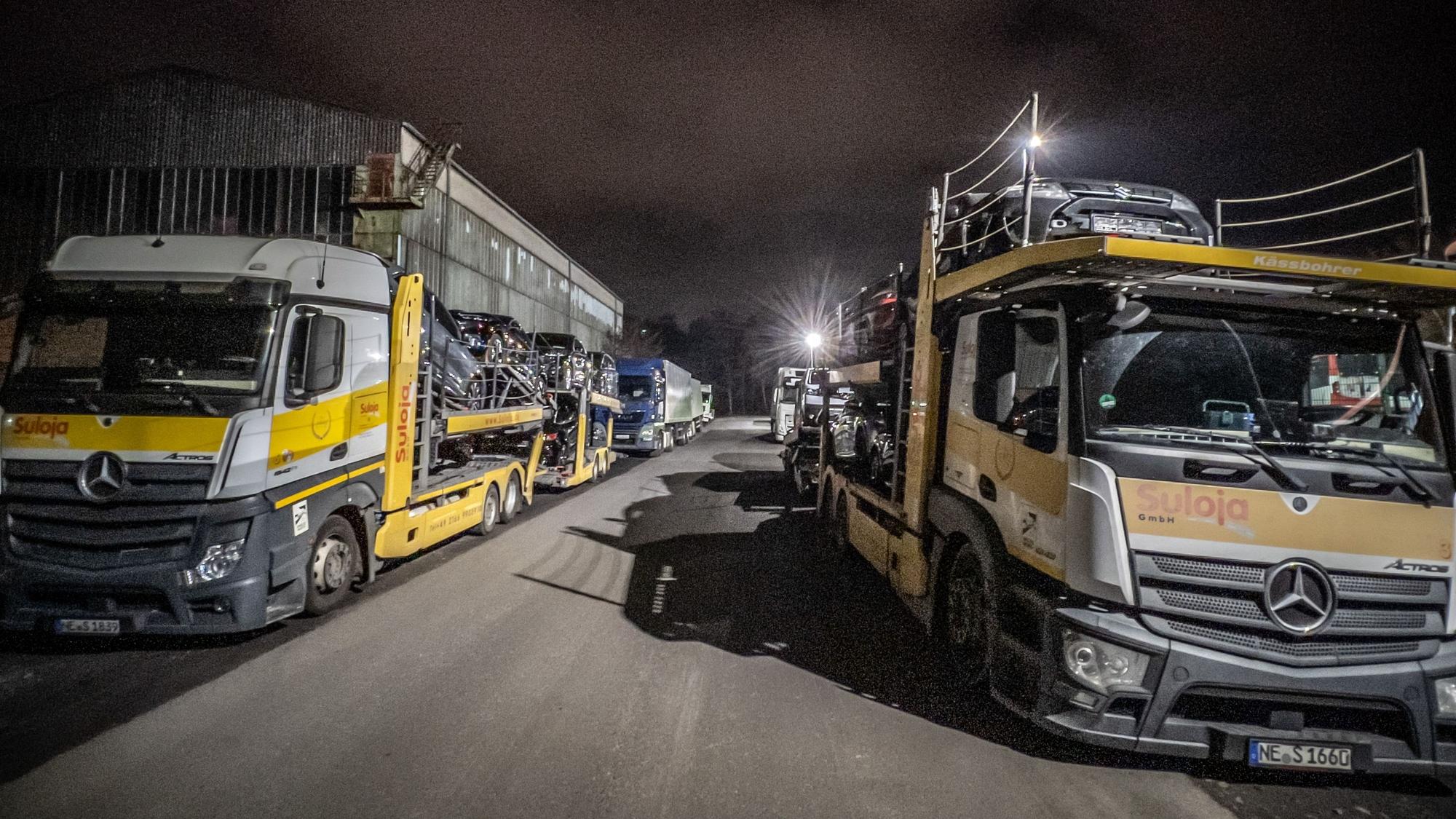 Mindestens 30 LKW parken nachts im IPL.Ralf Krieger
