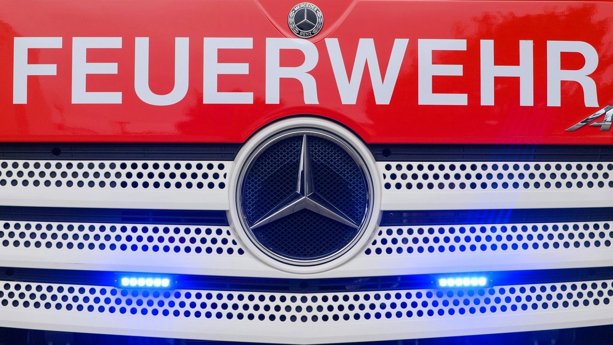 In einem Mehrfamilienhaus in Leverkusen-Lützenkirchen ist am Samstagnachmittag ein Feuer ausgebrochen.