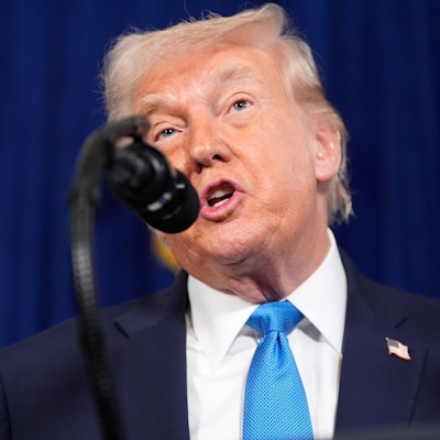 Trump sagt, die USA würden Venezuela so lange führen, bis ein sicherer Machtwechsel stattfinden könne.