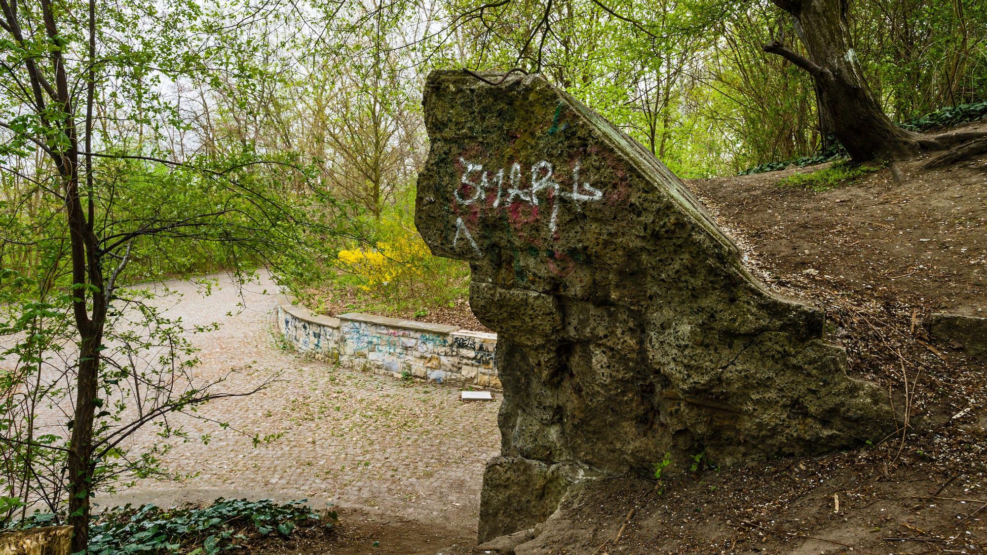 Der Mont Klamott in Berlin-Friedrichshain.