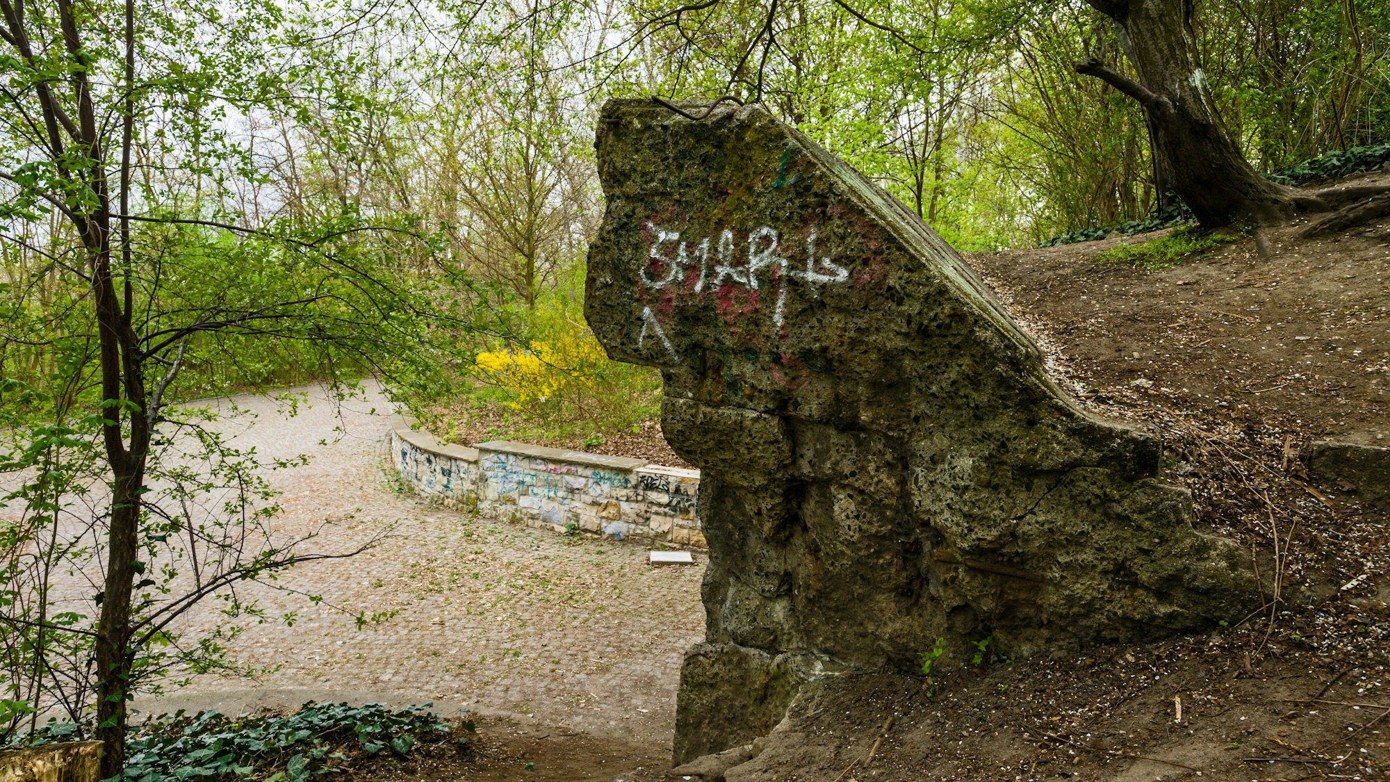 Der Mont Klamott in Berlin-Friedrichshain.