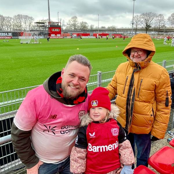 Fans beim öffentlichen Training von Bayer 04.