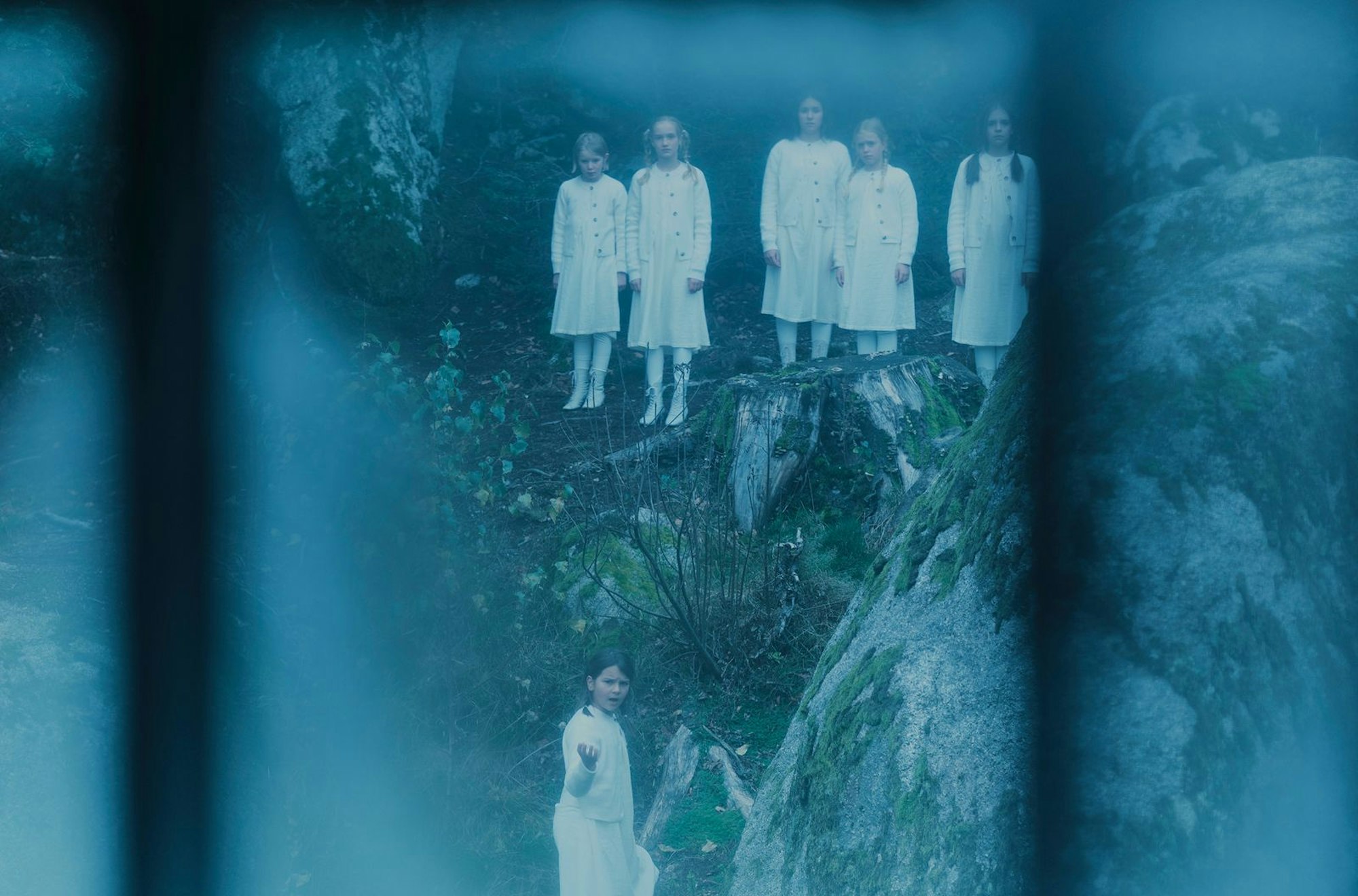 Eliza, die neunjährige Hauptfigur dieses Krimis, hört besonders gern das Hörspiel „Der Wolf und die sieben Geißlein“. Sie stellt sich vor, selbst die jüngste von sieben Schwestern zu sein, die allesamt ihre Traumwelt bevölkern. (Bild: SWR/Benoît Linder,)