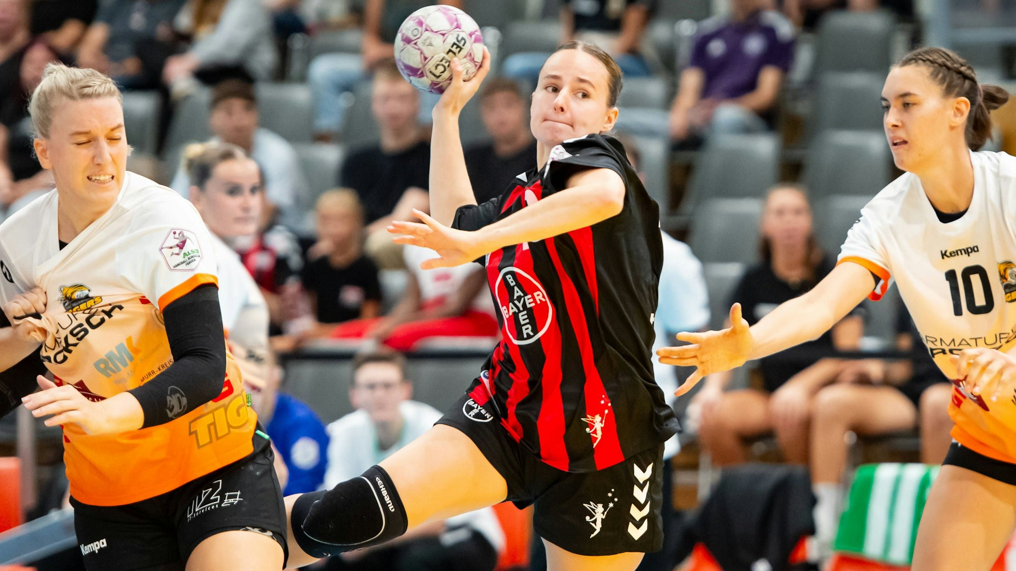 Sophia Cormann Bayer Leverkusen,No.10 in Aktion DEU, Leverkusen 31.08.2025 Handball, 2. Bundesliga Frauen 2025/2026, 1. Spieltag, Bayer 04 Leverkusen - VfL Waiblingen *** Sophia Cormann Bayer Leverkusen,No 10 in action DEU, Leverkusen 31 08 2025 Handball, 2 Bundesliga Women 2025 2026, 1 Matchday, Bayer 04 Leverkusen VfL Waiblingen