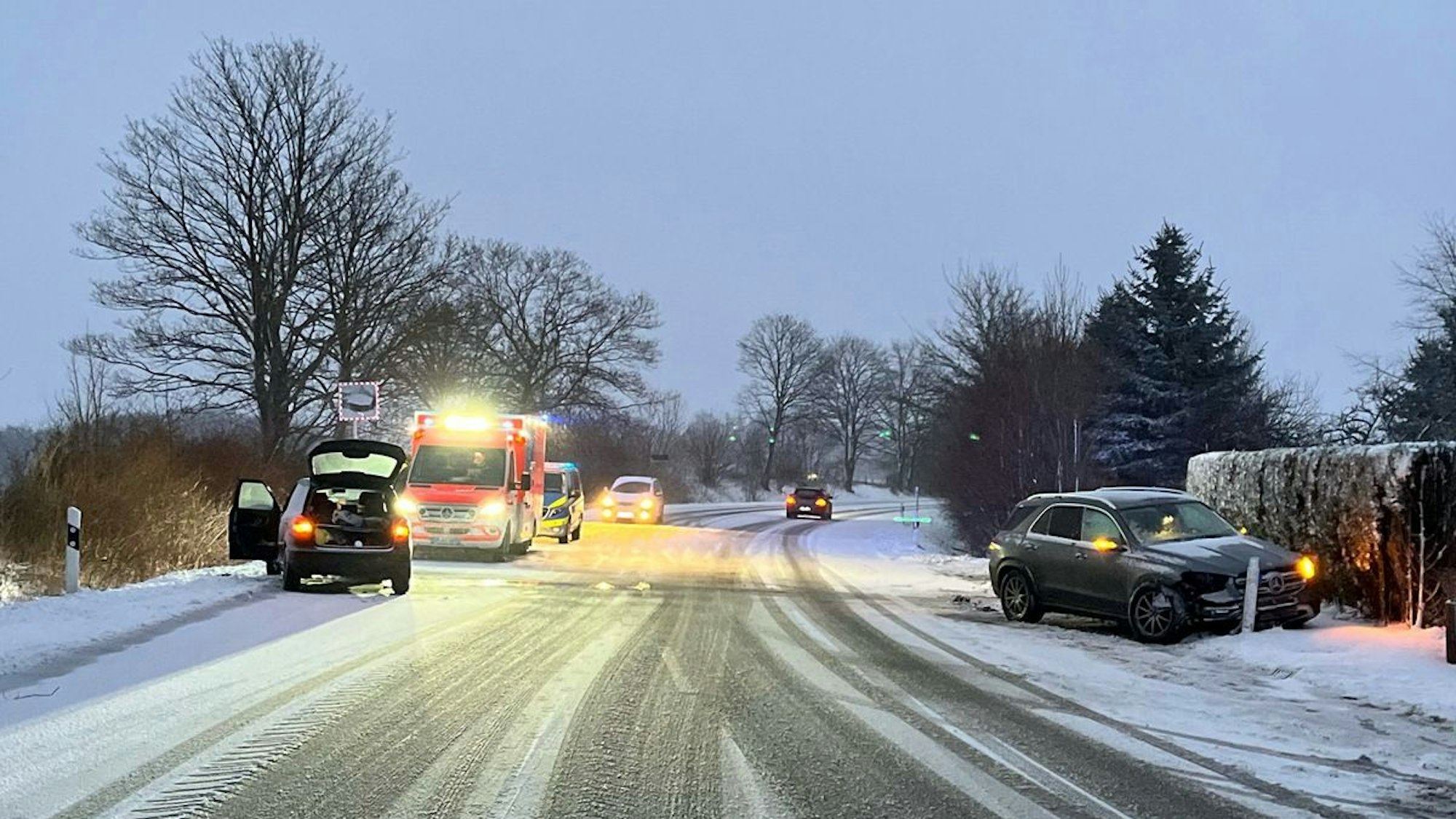 Unfälle auf winterglatten Straßen im Oberbergischen Kreis.