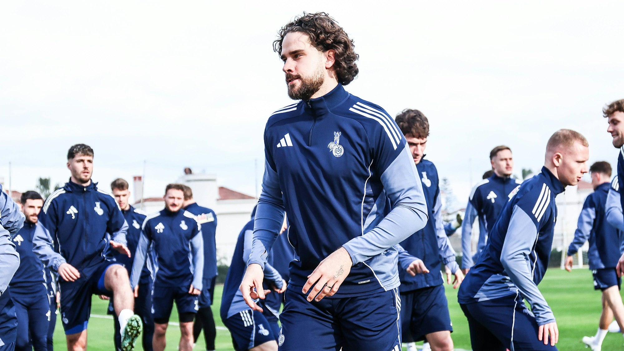 Fussball, 3.Liga Saison 2025/2026 Training MSV Duisburg Trainingslager MSV Duisburg 04.01.2026, Titanic Deluxe Golf Belek Lex Tyger Lobinger MSV Duisburg, 45 Belek Titanic Deluxe Golf Belek Türkei *** Sports, Football, 3 League Season 2025 2026 Training MSV Duisburg Training Camp MSV Duisburg 04 01 2026, Titanic Deluxe Golf Belek Lex Tyger Lobinger MSV Duisburg, 45 Belek Titanic Deluxe Golf Belek Turkey