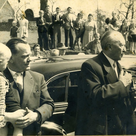 Bundeskanzler Konrad Adenauer und Bundeswohnungsbauminister Paul Lücke 1958 in Wipperfürth.