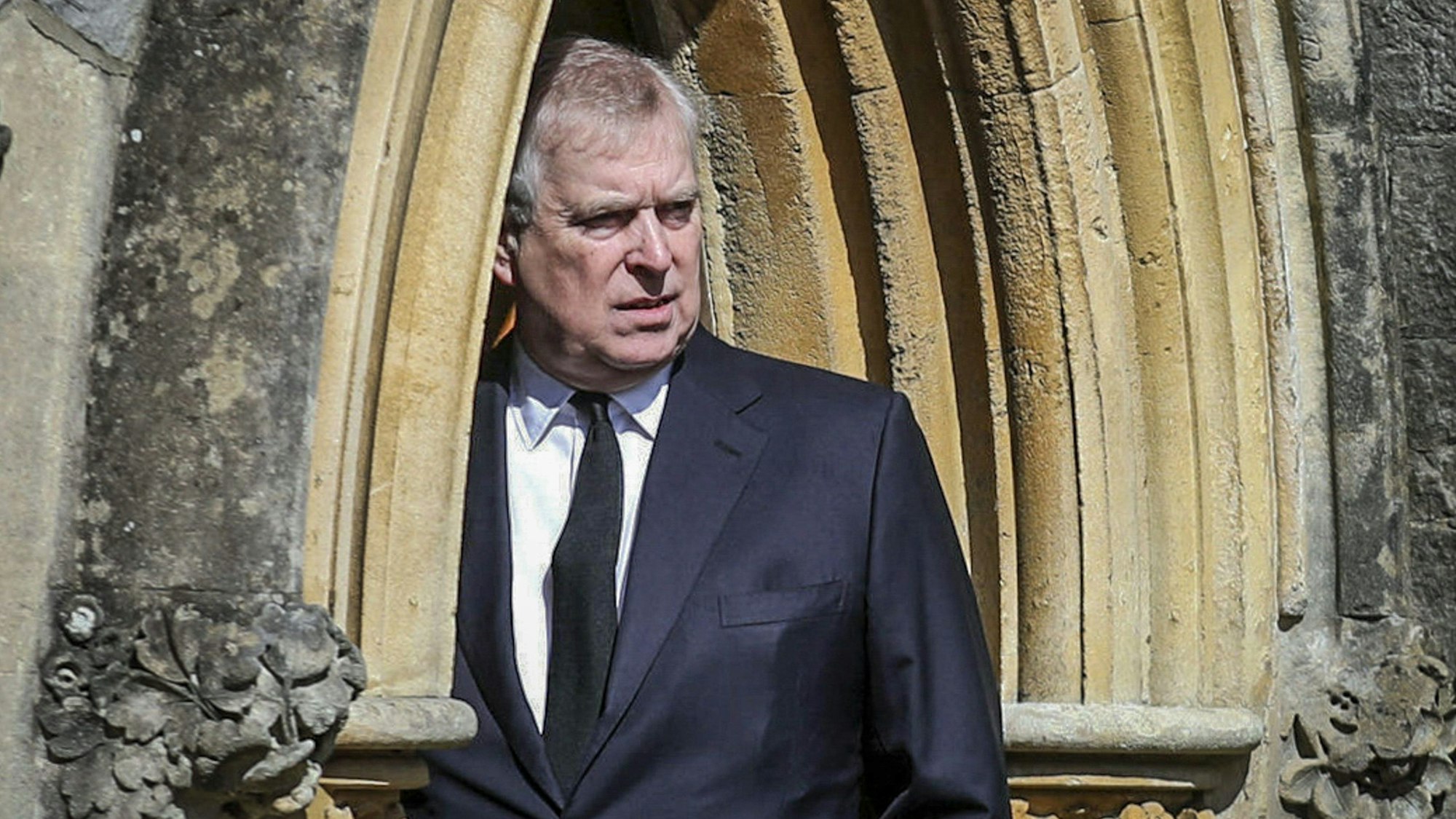 Der britische Prinz Andrew, Herzog von York, erscheint in der königlichen Kapelle in Windsor nach der Bekanntgabe des Todes seines Vaters.
