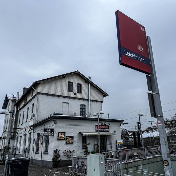 Das alte Bahnhofsgebäude in Leichlingen steht zum Verkauf.