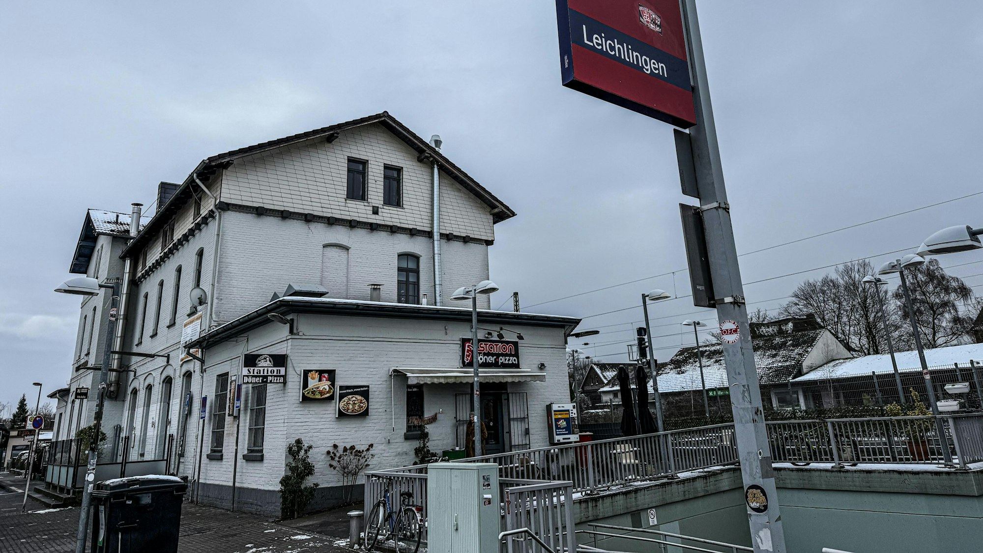 Das alte Bahnhofsgebäude in Leichlingen steht zum Verkauf.