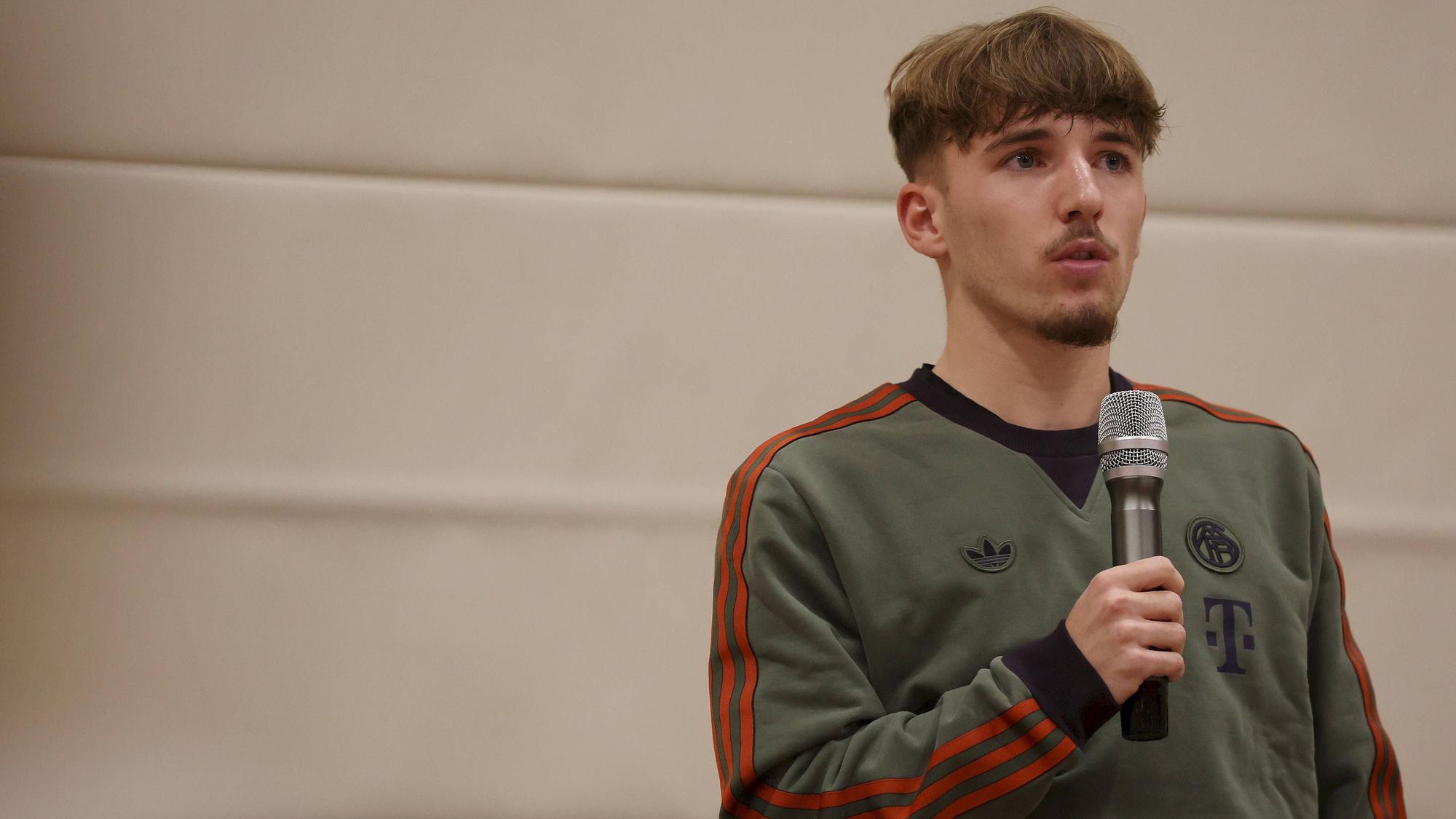 Lennart Karl sorgte mit seinen Aussagen bei der Veranstaltung des „FC Bayern München Fanclub Burgsinn 1980“ für Unmut unter den Fans.