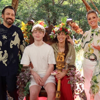 Lilly Becker (mit Sohn Amadeus auf dem Schoß) ist die (noch) amtierende Dschungelkönigin 2025.