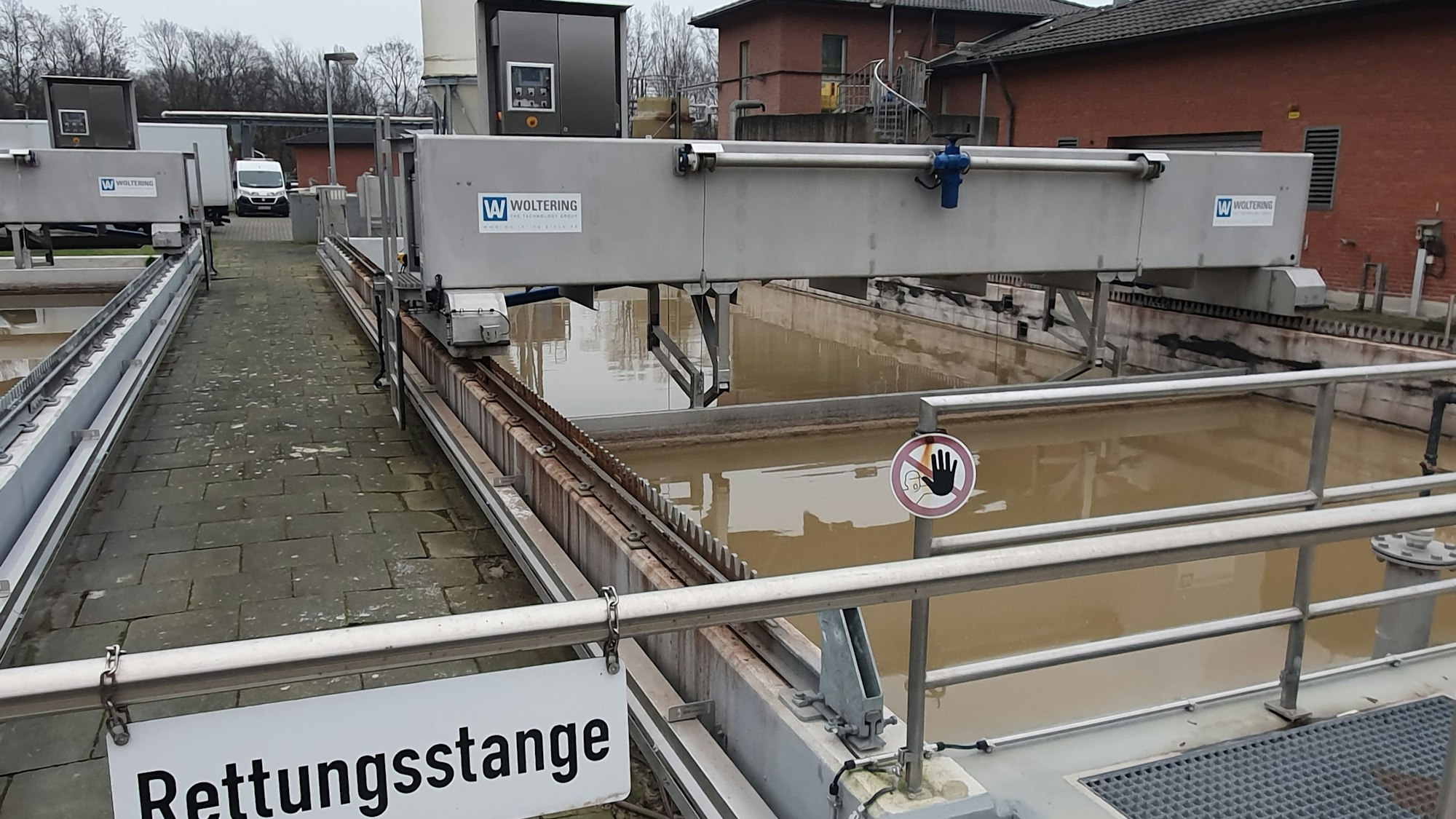 Der Platz in der Niederkasseler Kläranlage ist knapp. Steigende Abwassermengen und neue rechtliche Anforderungen machen eine Erweiterung des Areals erforderlich.