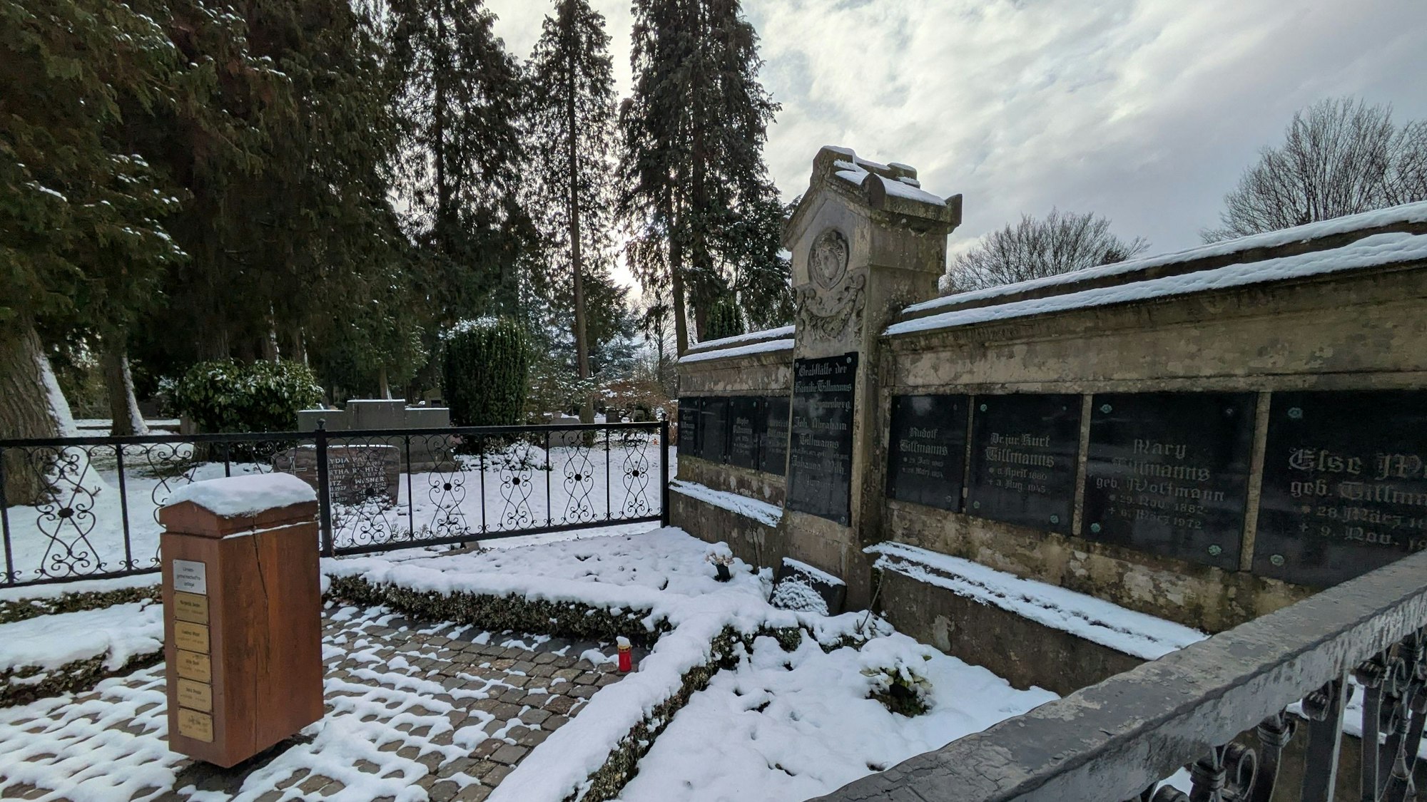 Das Grabmal der Fabrikanten-Familie Tillmanns