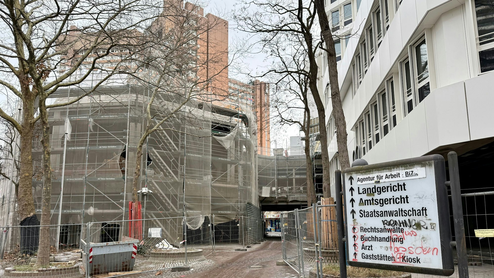Das Justizzentrum an der Luxemburger Straße in Köln