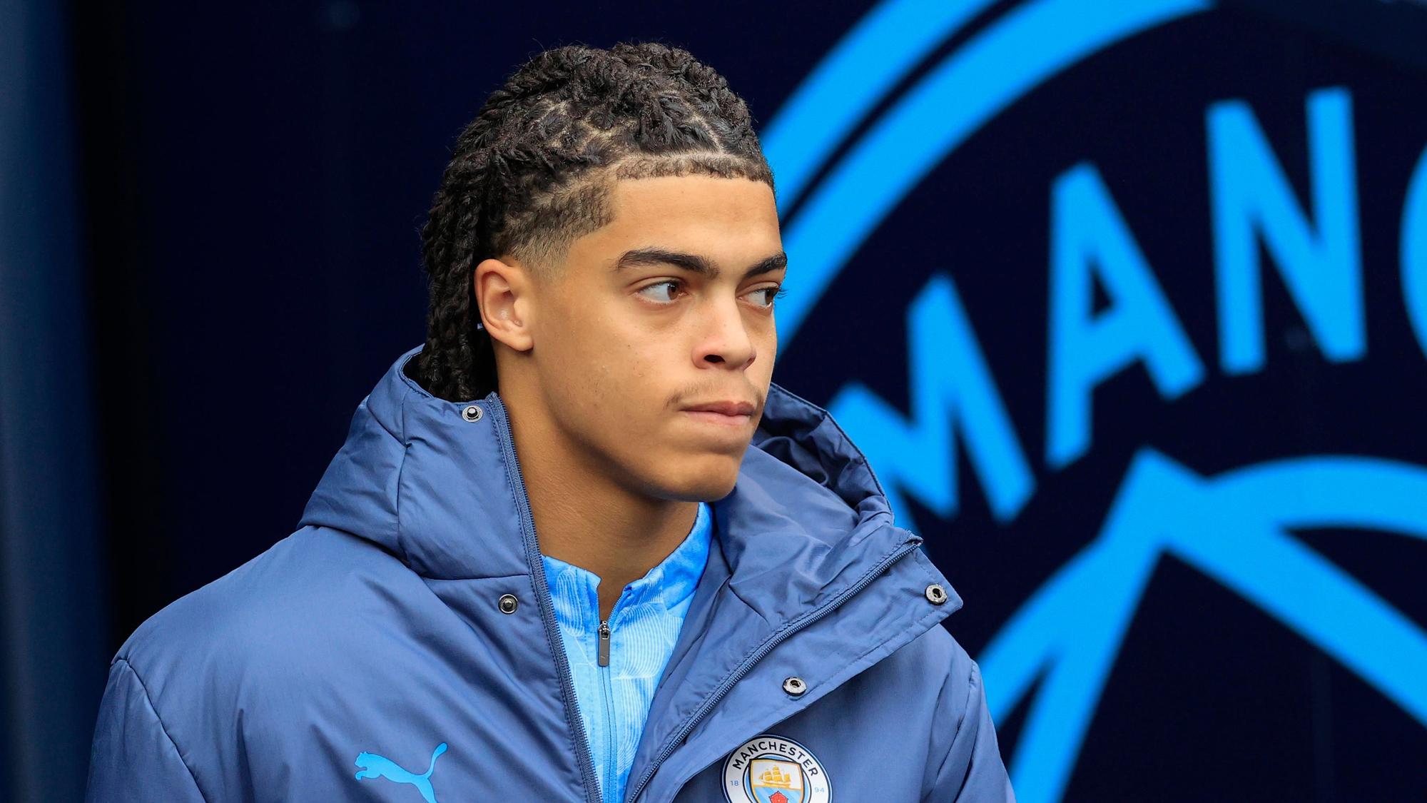 Das Bild zeigt Jahmai Simpson-Pusey, Spieler von Manchester City, der in der Rückrunde 2025/2026 für den 1. FC Köln auflaufen wird. Foto: IMAGO/Pro Sports Images