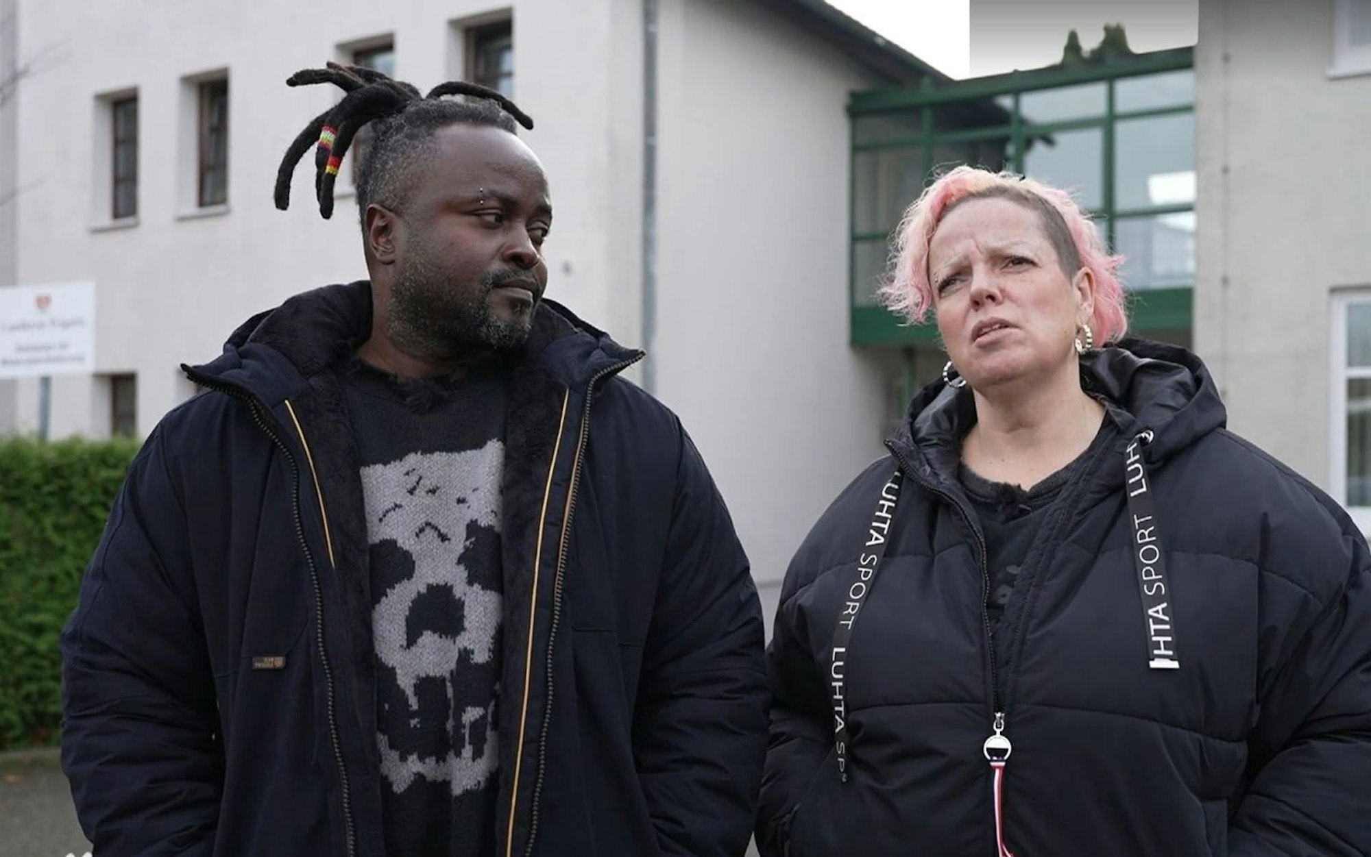 Na so was: Attu (links) mag sogar das Wetter in Deutschland! (Bild: VOX)