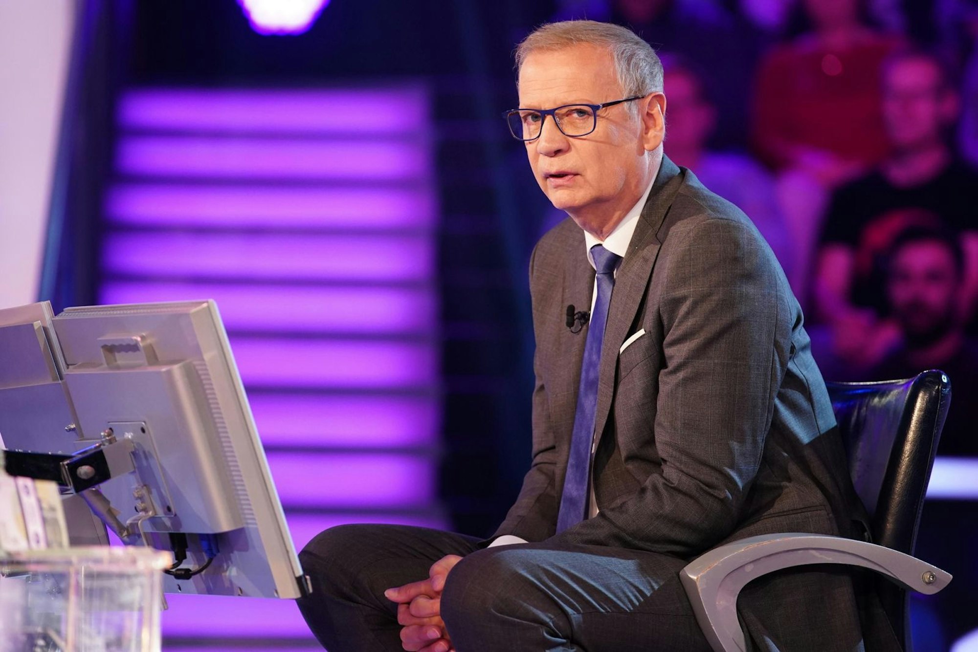 In der zehnten 3-Millionen-Euro-Woche gibt Günther Jauch den größten Pechvögeln eine zweite Chance. (Bild: RTL / Stefan Gregorowius)