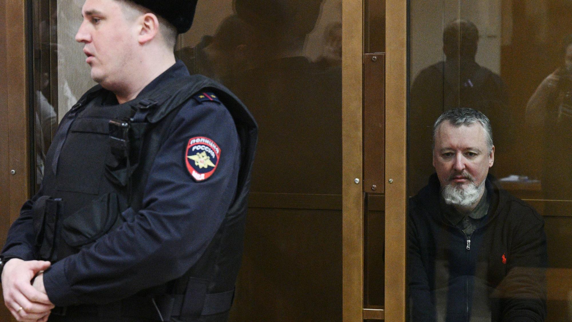 Igor Girkin (r.) während einer Gerichtsverhandlung in Moskau. (Archivbild)