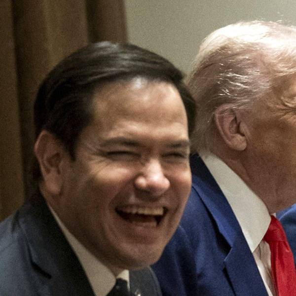 Gute Laune in Washington: US-Präsident Donald Trump (M.) zusammen mit Außenminister Marco Rubio (l.) und Verteidigungsminister Pete Hegseth. (Archivbild)