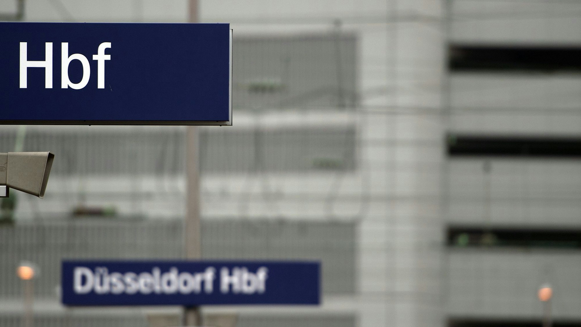 Ein defektes Stellwerk macht Pendlern im Großraum Düsseldorf zu schaffen. (Symbolbild)