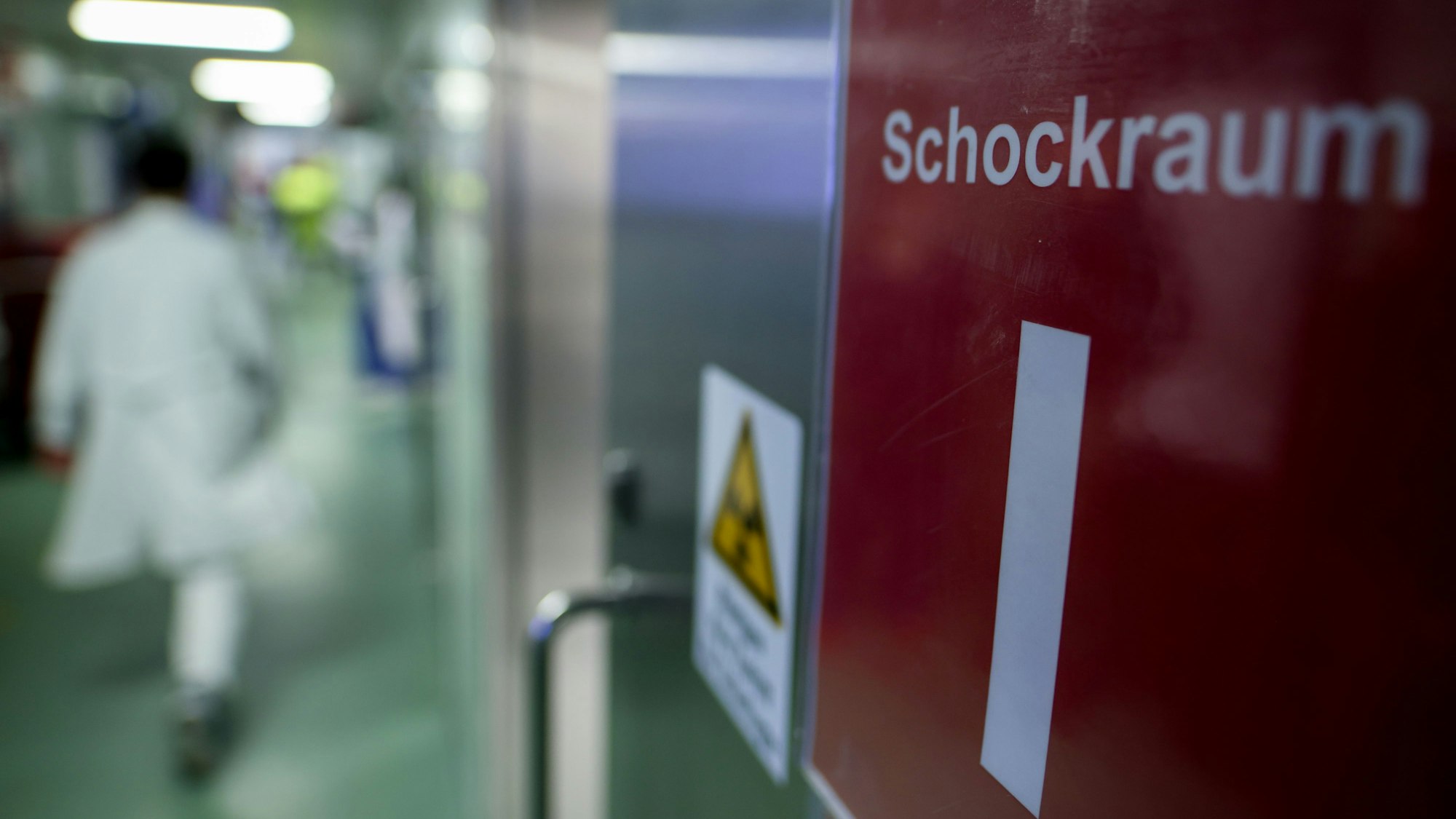 Im Krankenhaus Merheim wird ein Opfer der Schweizer Brandtragödie behandelt (Archivfoto).