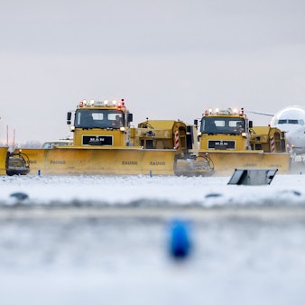 Räumarbeiten am Flughafen Schiphol in Amsterdam. (Archivbild)