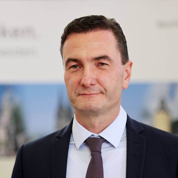26.08.2022, Nordrhein-Westfalen, Köln: Thomas Wilk, Regierungspräsident von Köln kommt zu seiner Amtseinführung. Foto: Oliver Berg/dpa +++ dpa-Bildfunk +++